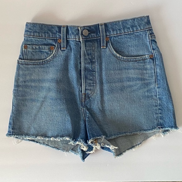 Levi’s Ribecage Short - Picture 5 of 8